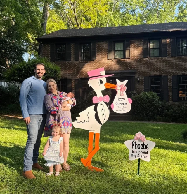 Meet sweet Izzy and her family!🩷

#magnoliastorks #storksignscharlotte #storkscharlotte #charlottestorks #storksigns #babystorksigns #birthannouncement #itsagirl #yardsignscharlotte #lawnsignscharlotte #charlottenc #queencity #clt