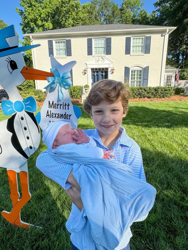 Meet Merritt and his adorable family!💙

#magnoliastorks #storksignscharlotte #charlottestorks #storkscharlotte #storkrentals #storklady #itsaboy #yardsignscharlotte #lawnsignscharlotte #charlottenc #queencity #clt