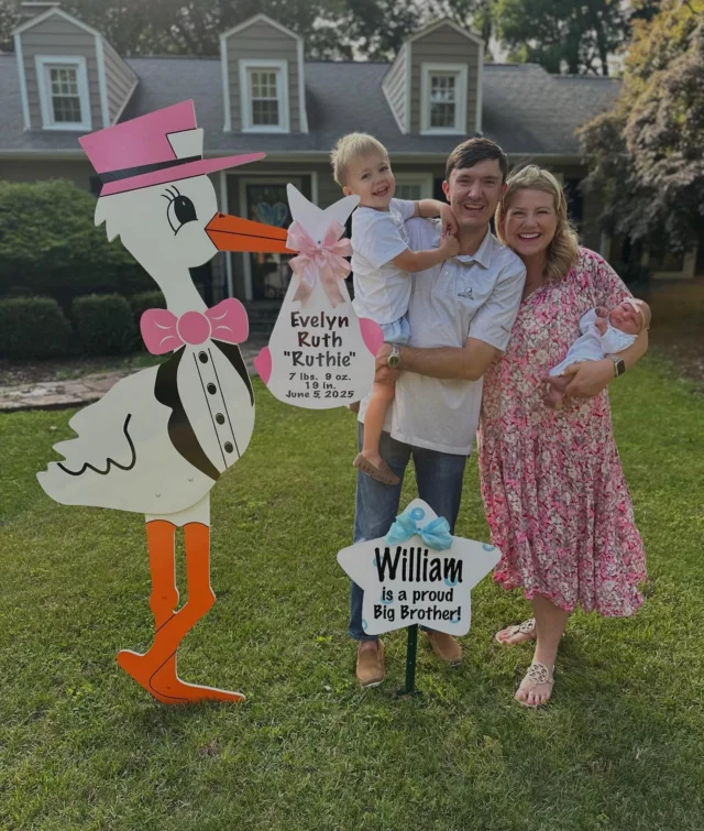 So excited to welcome home sweet baby Ruthie!  Congrats to this beautiful family!!🩷

#magnoliastorks #storksignscharlotte #charlottestorks #storkscharlotte #itsagirl #birthannouncement #storklady #yardsignscharlotte #lawnsignacharlotte #storksigns #charlottenc #queencity #clt
