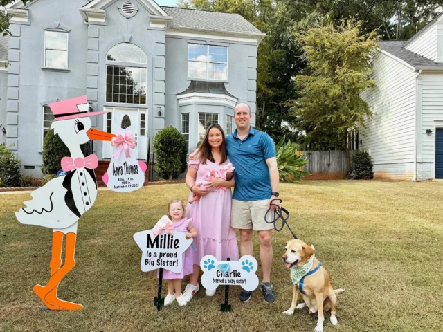 Meet Anna Thomas and her sweet family!🩷
#magnoliastorks #storksignscharlotte #storkrentalscharlotte #storkscharlotte #charlottestorks #storksigns #storklady #itsagirl #yardsignscharlotte #lawnsignscharlotte #charlottenc #queencity #clt