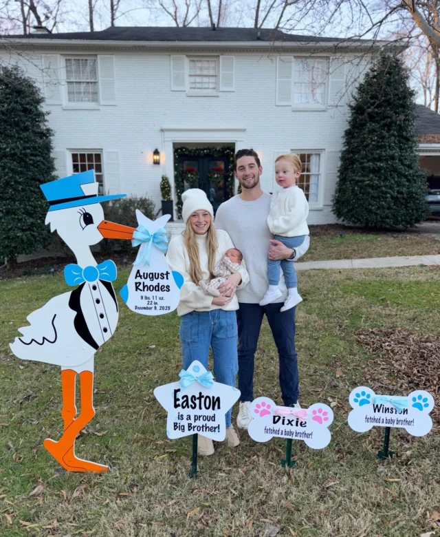 Meet sweet bay August and his family!🩵

#magnoliastorks #storksignscharlotte #storkscharlotte #charlottestorks #storkrentalscharlotte #storklady #birthannouncement #itsaboy #yardsignscharlotte #lawnsignscharlotte #charlottenc #queencity #clt