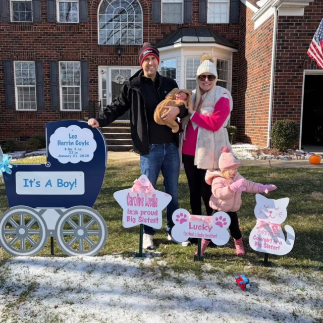 Meet baby Lee and his adorable family!🩵

#magnoliastorks #storksignscharlotte #storkscharlotte #birthannouncement #charlottenc