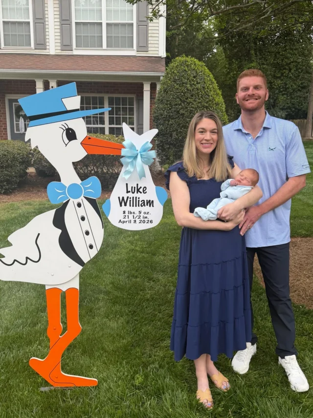 Welcome Home baby Luke!🩵

#magnoliastorks #storksignscharlotte #charlottestorks #yardsignscharlotte #storkrentalscharlotte