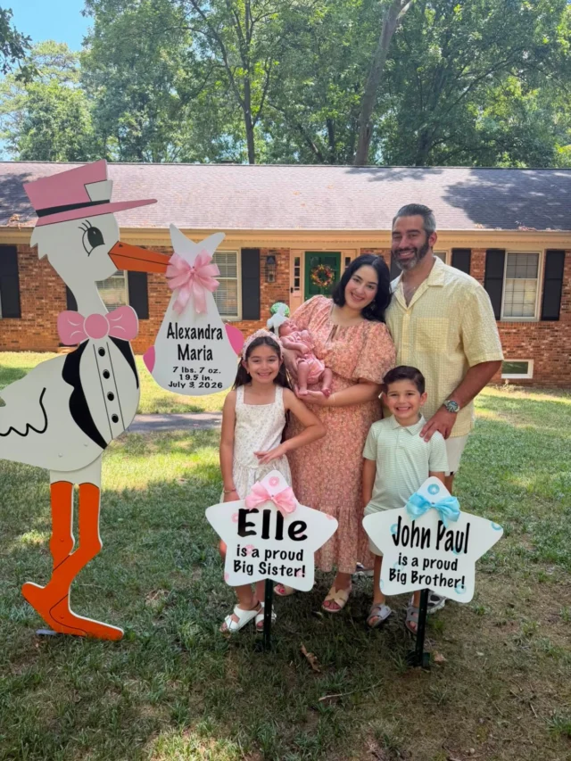 Meet Alexandra and her beautiful family!🩷

#magnoliastorks #storksignscharlotte #charlottestorks #storkscharlotte #yardsignscharlotte